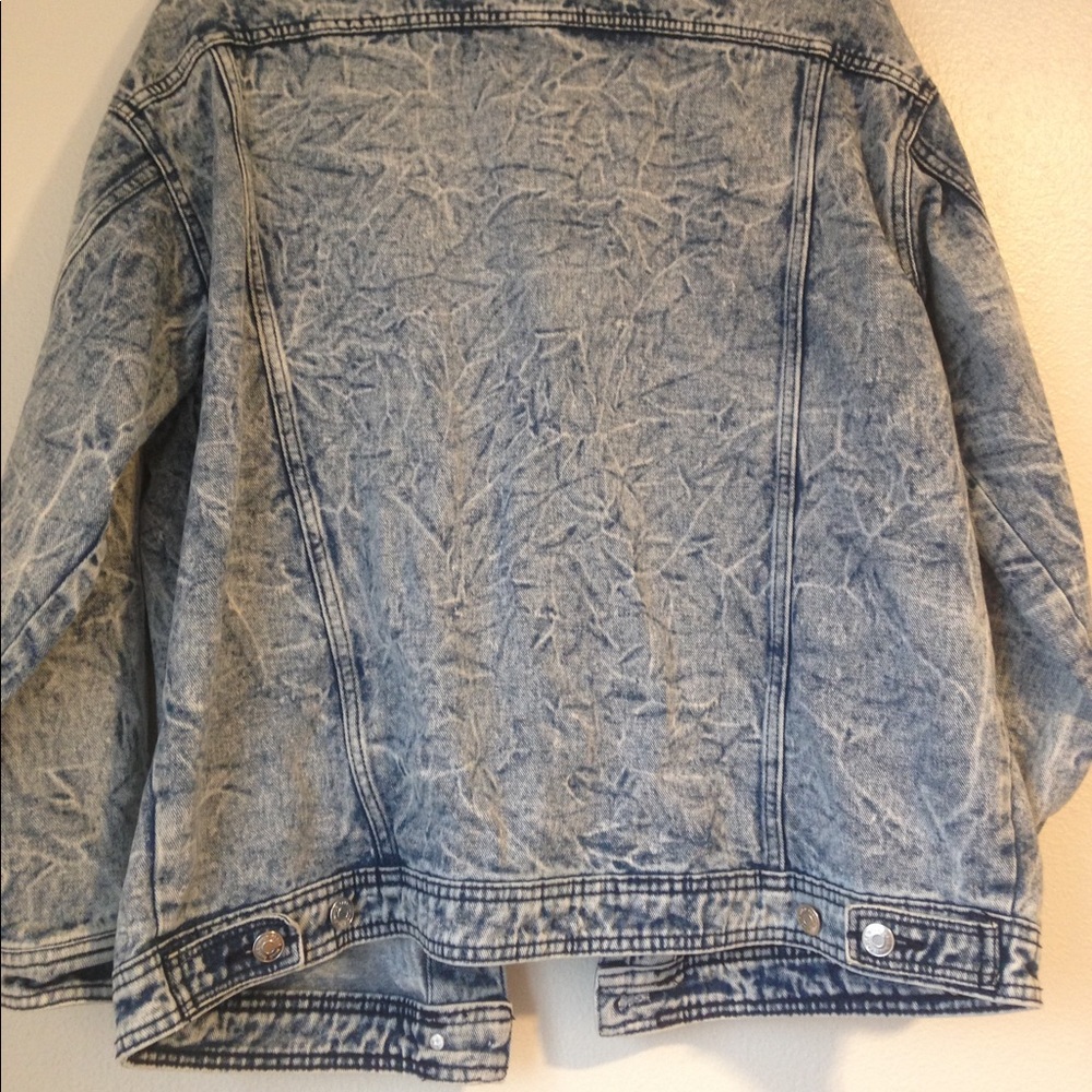 Wild Fable 80’s Style Oversized Acid Wash Denim Jacket w/ Front Pockets - Picture 9 of 12